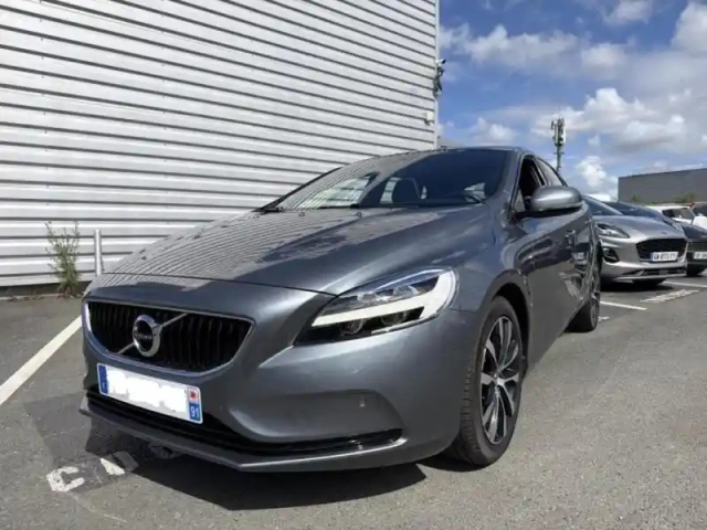 Volvo V40 t2 122ch signature edition geartronic — photo 2