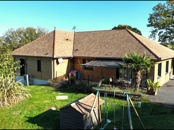 Propriété Montamel, 172 m², 3 chambres, piscine, jardin, stud
