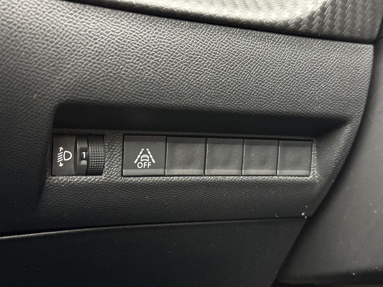 Peugeot 2008 puretech 130 s&s eat8 allure pack — photo 16