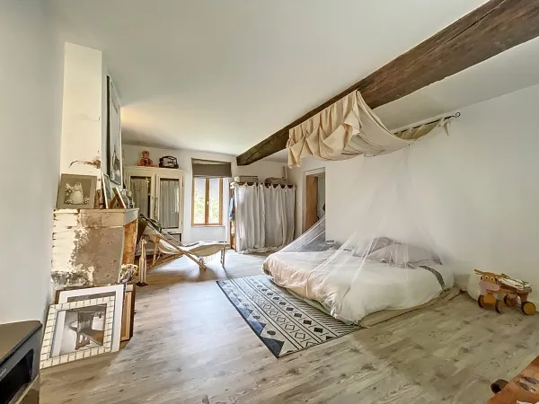 Vends charmante longère restaurée avec goût, 208m²- à 2 heures au sud de Paris à la frontière Cher/N