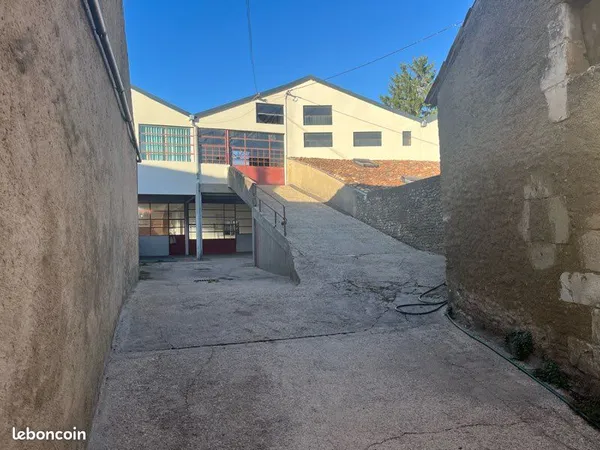 BATIMENT INDUSTRIEL 640 m2 à aménager POITIERS OUEST
