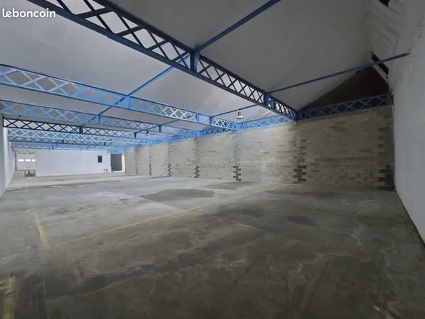 Local d’activité et entrepôt Vente Saint-Quentin  880m² 3500€