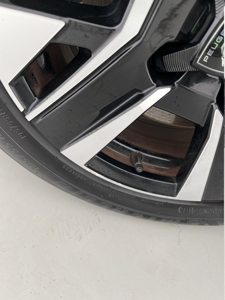 Peugeot 208 — photo 42