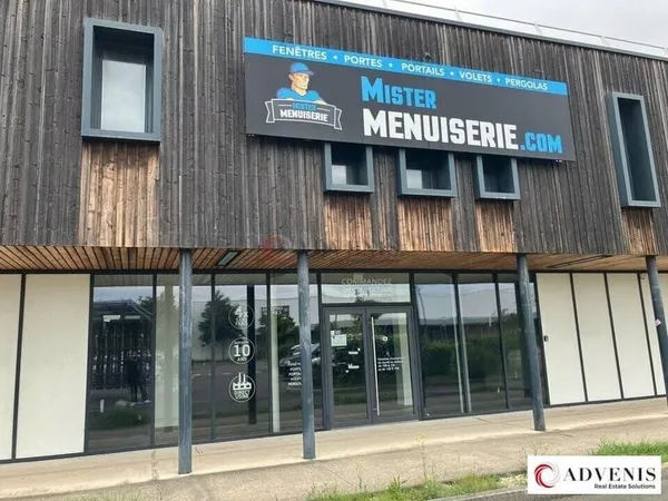 Local commercial 446 m²