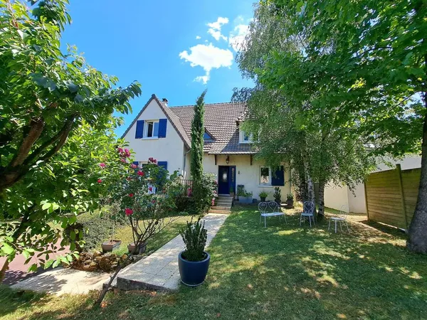 Rare sur le secteur – Maison d'exception en plein Centre-Village
