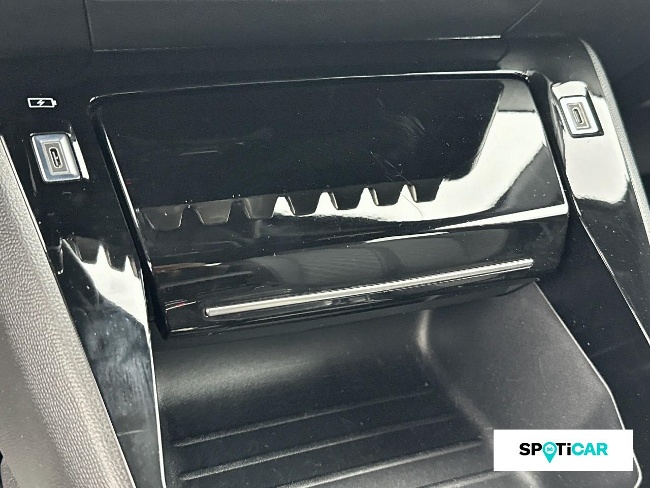 Peugeot 2008 e-2008 156ch 54 kwh allure — photo 16