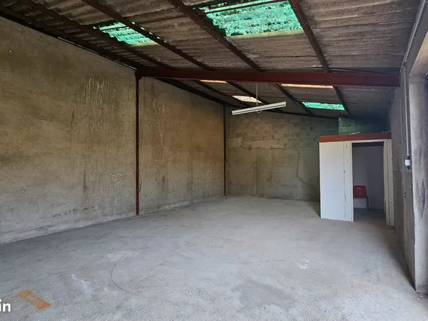 Local d’activité et entrepôt Location Daix 65m² 450€