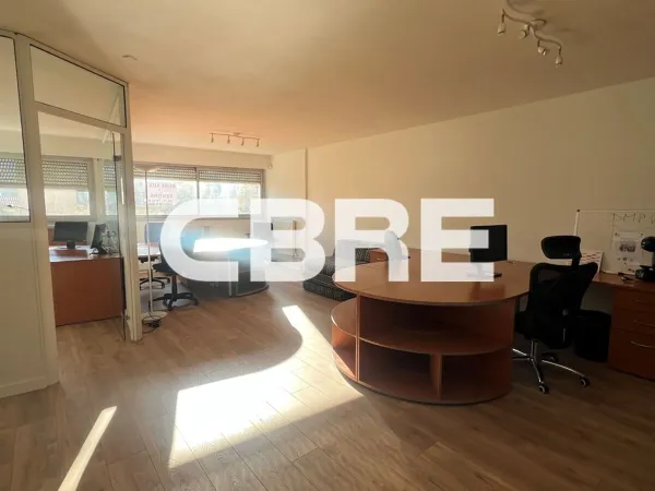 Local professionnel 80 m²