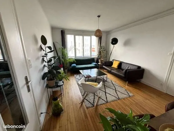 Chambre meublée dans une colocation de 3 personnes dans le centre de Nantes