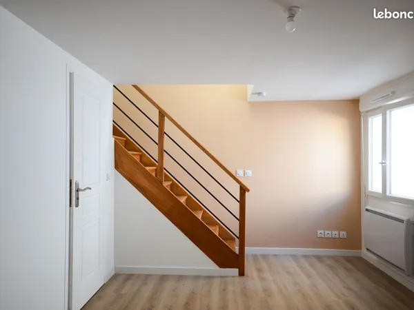 DUPLEX RECENT proche mairie