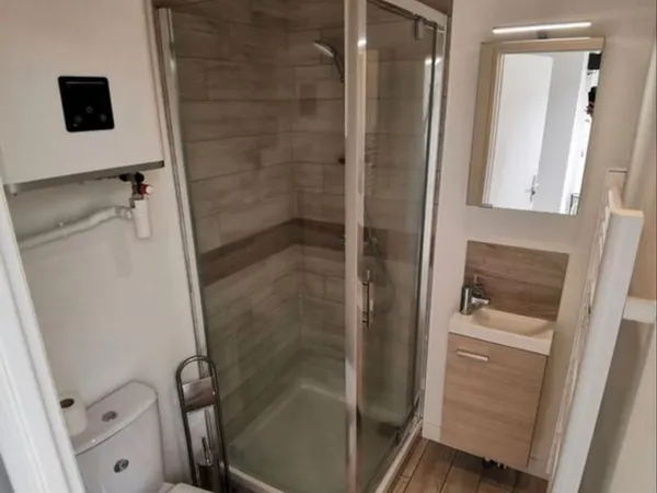 Genas - Bureau 29m2 - Clim & salle de bain