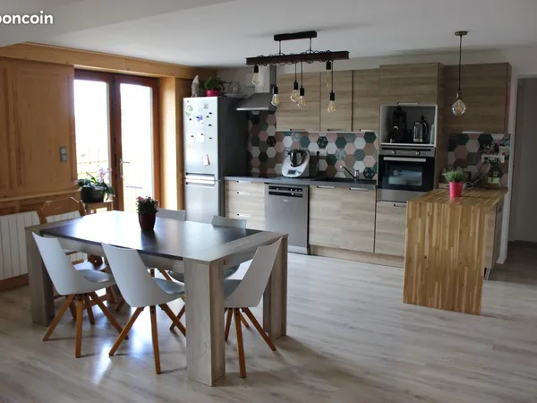 T3 rénové avec balcon, garage et belle vue