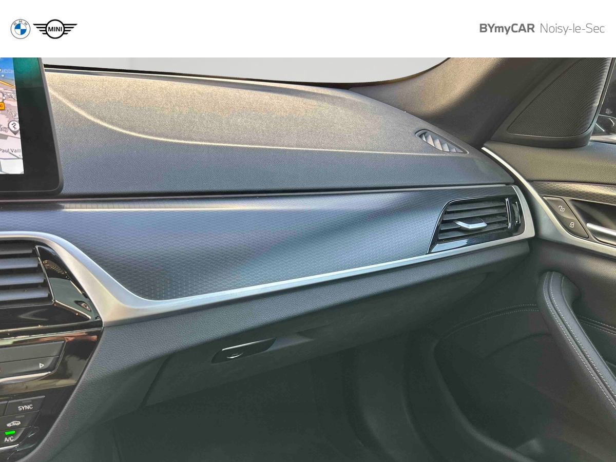 BMW Touring 520d TwinPower Turbo xDrive 190 ch BVA8 — photo 22