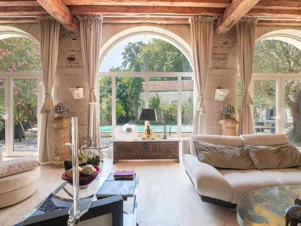 Maison 6 pièces 400 m²