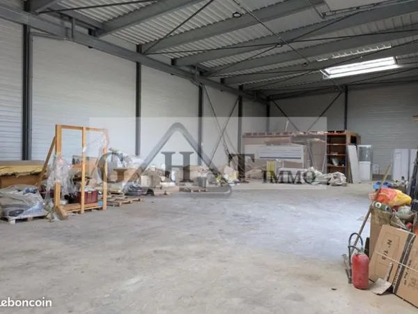 Local industriel 373 m²