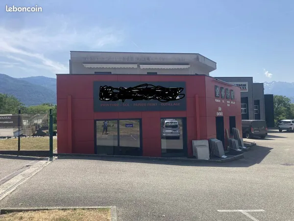 LOCAL PROFESSIONNEL 650 m² LE TOUVET