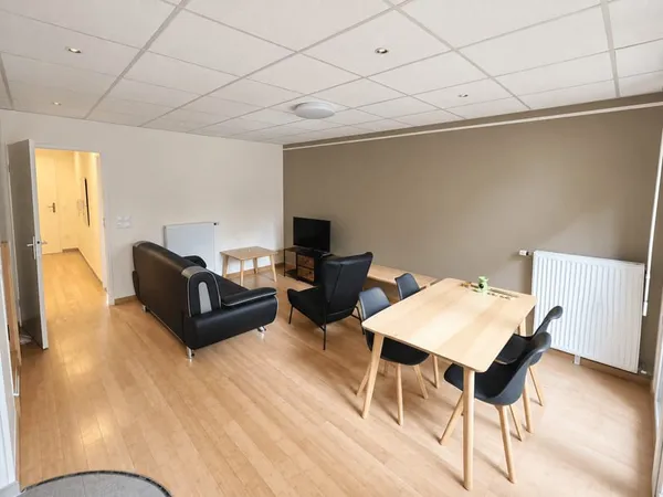Appartement 9 pièces 11 m²