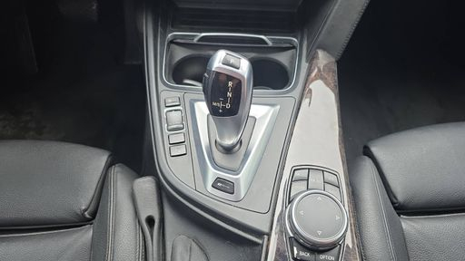 BMW Serie 3 330e 252 BVA8 - Luxury – 2016 – 152763 km – Hybride rechargeable – Boîte Automatique — photo 24