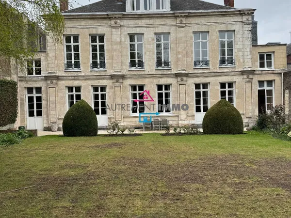 ARRAS CENTRE - HOTEL PARTICULIER DU DÉBUT XIXème AVEC LOCAL