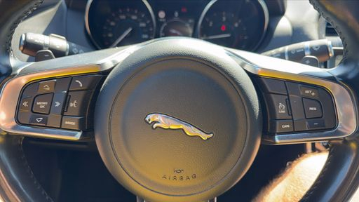 Jaguar XE 2.0 D - 180 CH AWD BVA8 - R-Sport – 2017 – 106953 km – Diesel – Boîte Automatique — photo 36