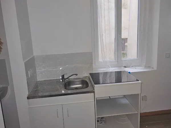 Charmant T1 meublé et rénové 23 m² - Marseille (61 rue Saint-Pierre) - 350 CC
