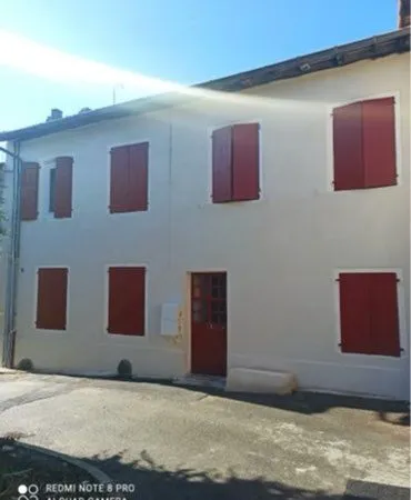 T2 dans village proche de Givors
