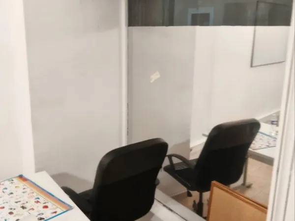 Local commercial pour professionnel ou associations 25m2 en centre ville de Pertuis avec toilette et