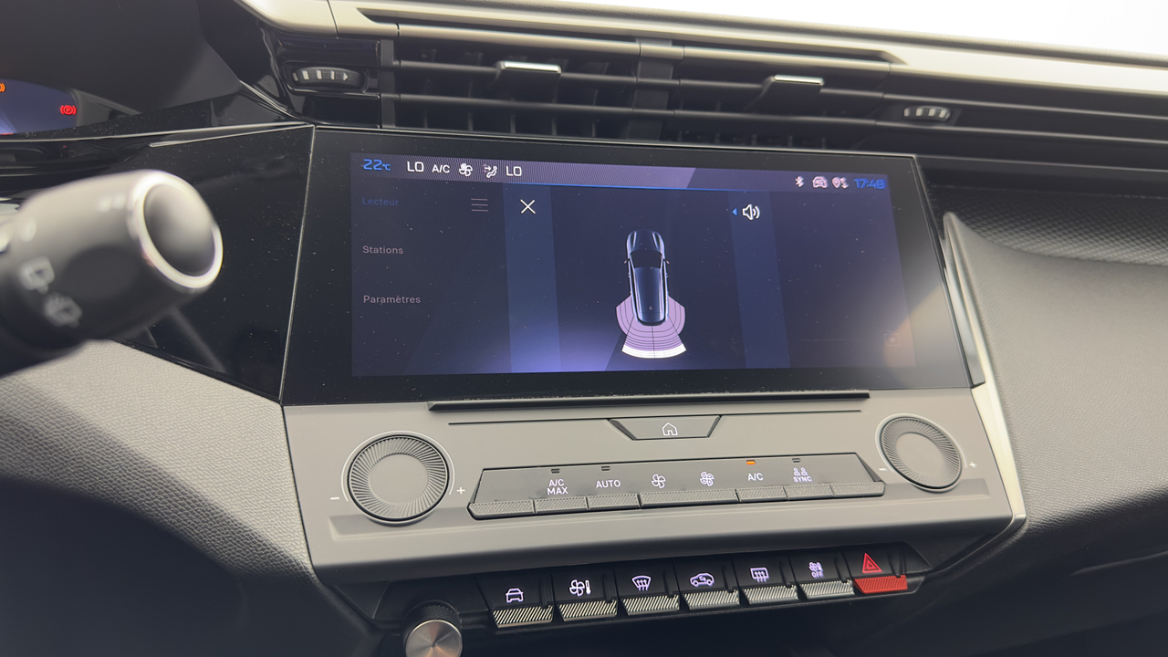 Peugeot 308 SW PHEV 180 e-EAT8 — photo 21