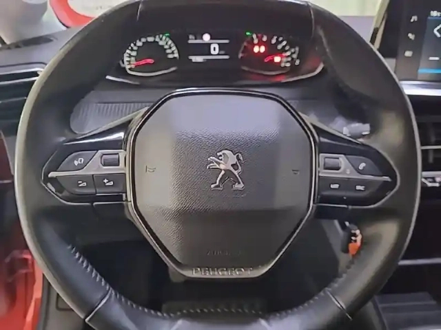 Peugeot 208 puretech 100 s&amp;s bvm6 — photo 9