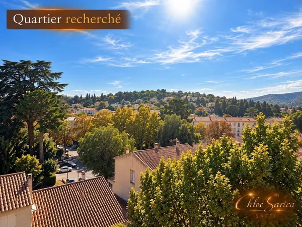 91 m² rénovés avec terrasse, proche centre