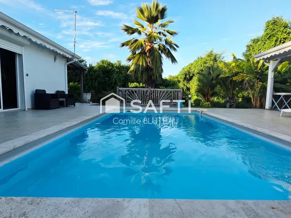 SAINTE-ANNE  ENSEMBLE IMMOBILIER RÉCENT AVEC PISCINE  3 LOGEMENTS