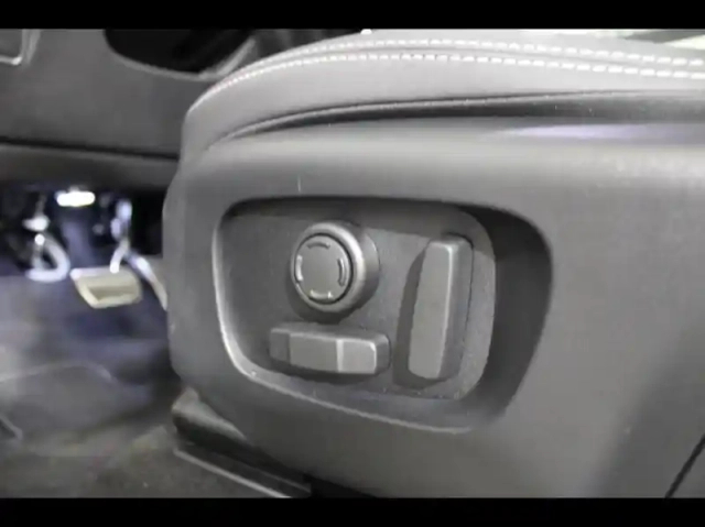 Land Rover Discovery Sport p300e r-dynamic se awd bva — photo 12