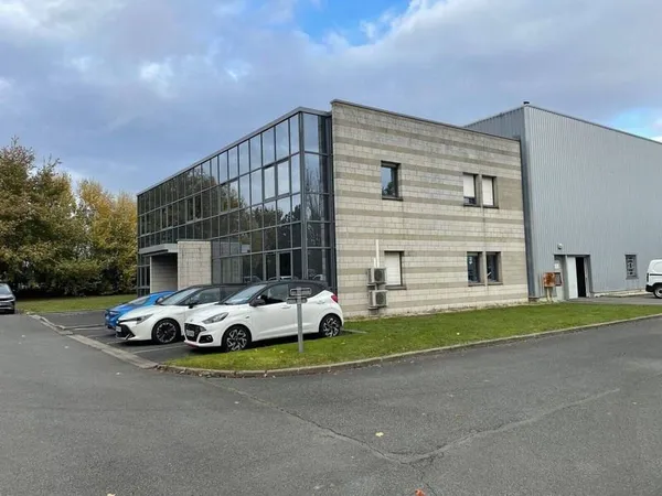 Local d'activité 700 m²