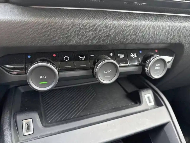 Citroën C4 e- 136 ch autonomie standard  automatique — photo 12