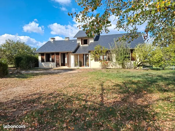 Maison d'habitation sur un terrain d'environ 5 500 m2 (possibilité de créer 2 lots constructibles)