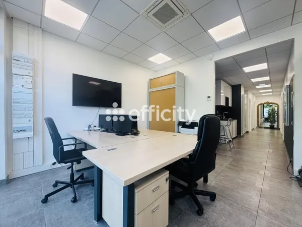 Local commercial 6 pièces 135 m²