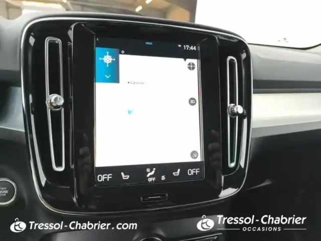 Volvo Xc40 t4 recharge 129+82 ch dct7 inscription business — photo 22