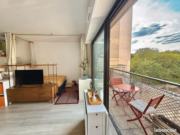 Grand Studio avec balcon - Paris 20e