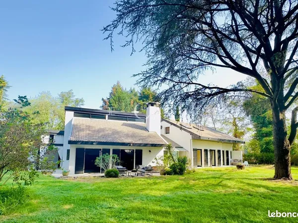 Propriété 15 pièces 343 m²