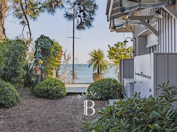 VILLA EN PREMIÈRE LIGNE AVEC VUE BASSIN ET ACCÈS DIRECT À L'EAU - PRESQU'ÎLE DU CAP FERRET