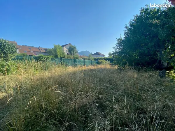 Terrain à bâtir de 449 m² à BRENTHONNE (74)