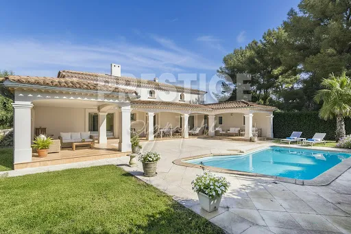 Maison 9 pièces 230 m²