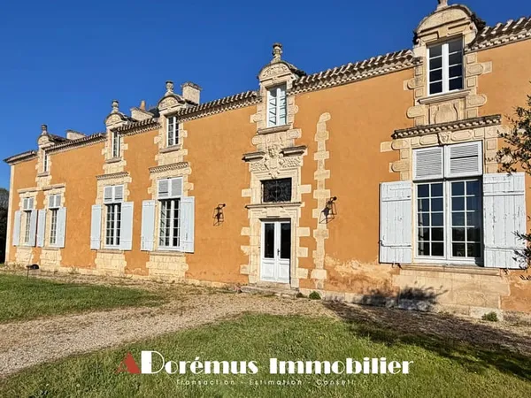LOGEMENT D'EXCEPTION DANS CHATEAU DU XVIIème siècle - PISCIN