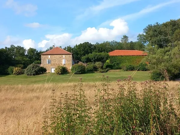 EXCLUSIVITÉ - PROPRIÉTÉ EN PIERRE DE 280 M2 HABITABLE AVEC G
