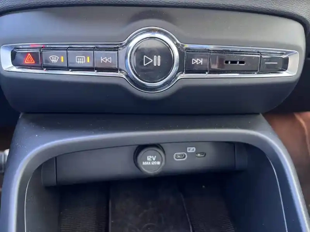 Volvo C40 recharge extended range 252 ch 1edt — photo 33