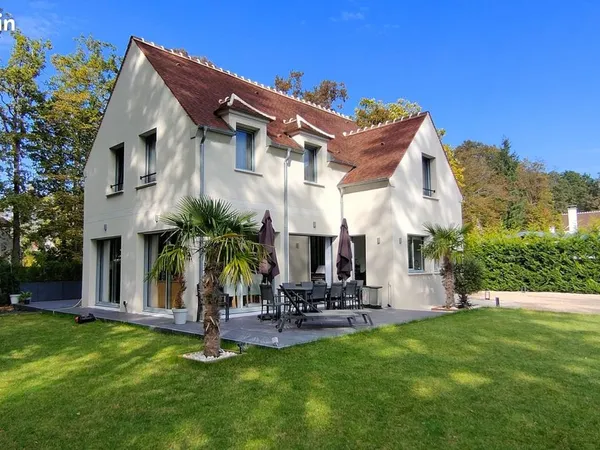 LAMORLAYE - Élégante maison contemporaine de 2021 - 184 m² - écrin de verdure sans vis-à-vis
