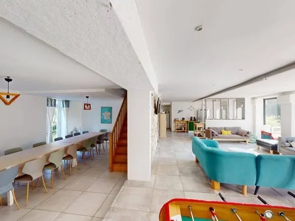 Maison 7 pièces 240 m²