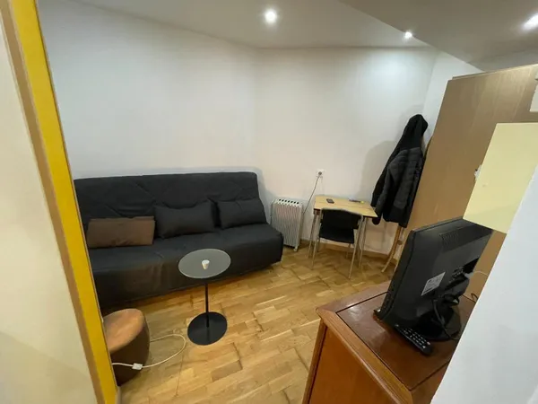 Studio Entier Meublé avec sous -sol aménagé