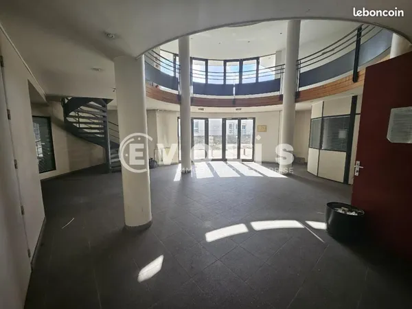 Local d'activité 349 m²