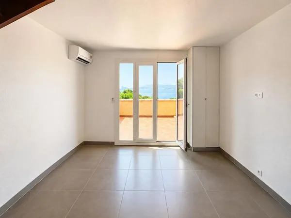 Vends studio - 22.5 m² - 1 pièce - Saint-Cyr-sur-Mer 83270